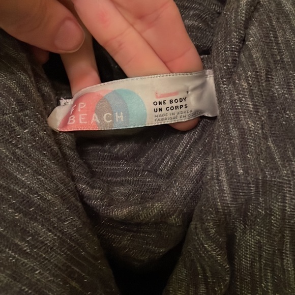 Free people beach cocoon cowl neck pullover heathered gray one body s/m - Picture 5 of 9